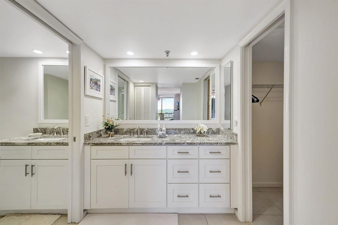 MASTER VANITY