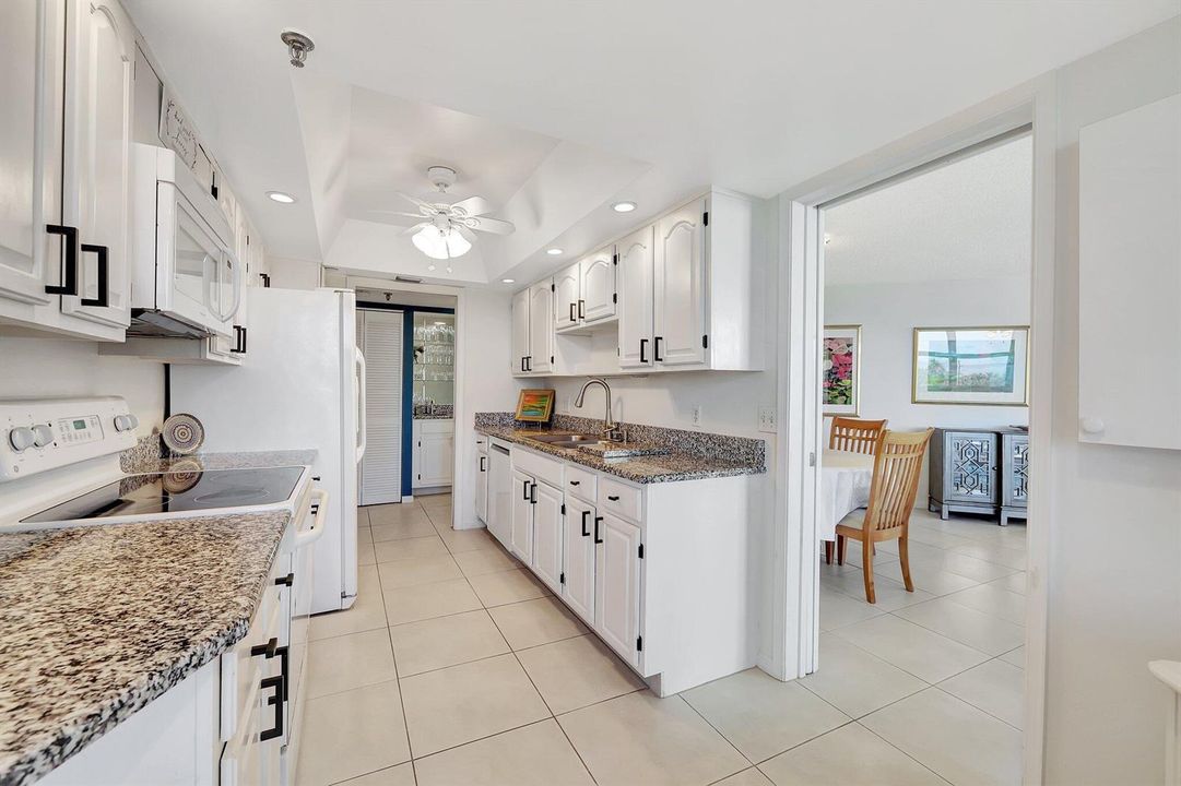 KITCHEN.............
