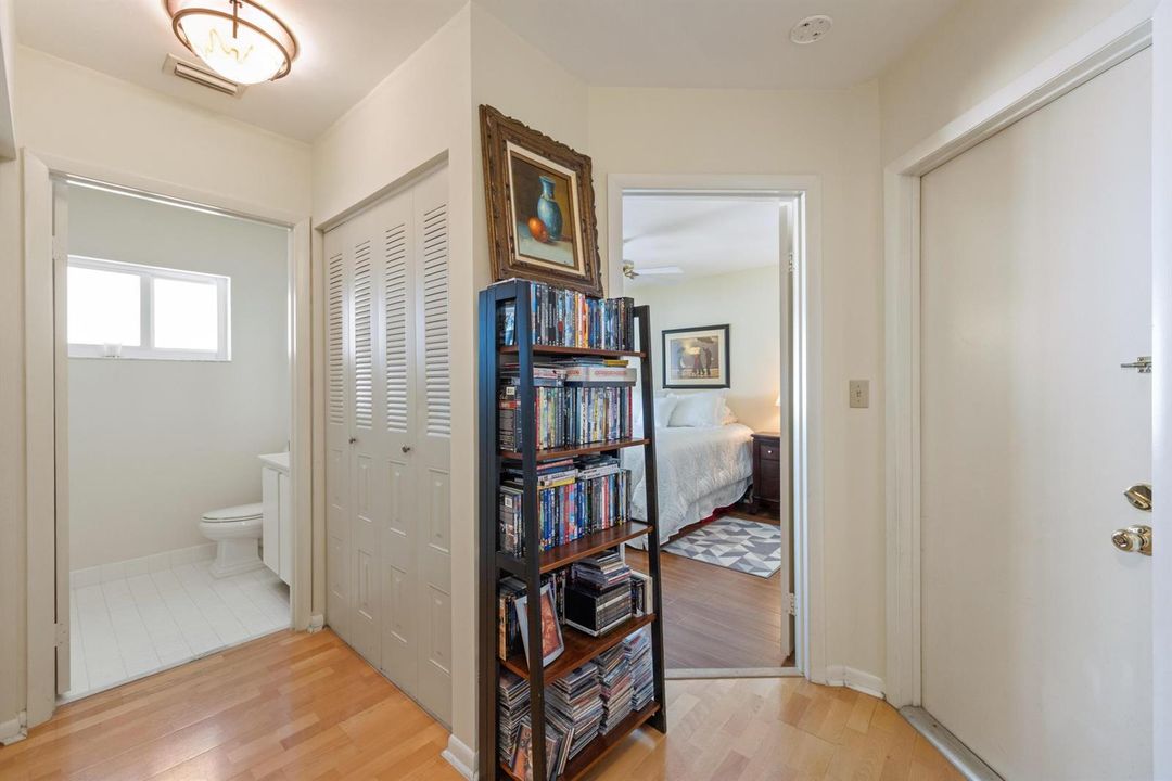 9822 batheoom and bed 2