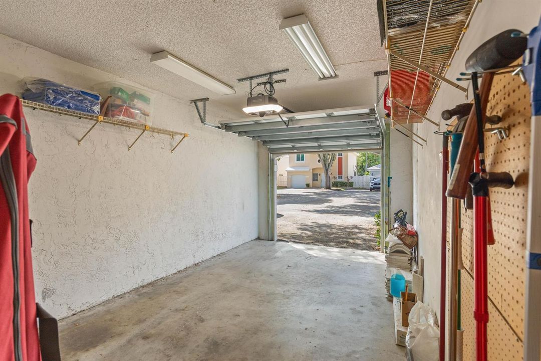 9822 garage