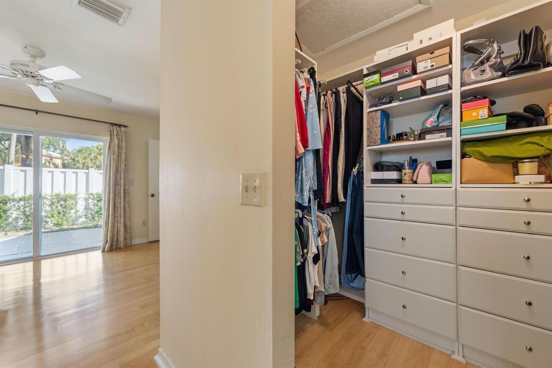 9822 closet primary with sliders
