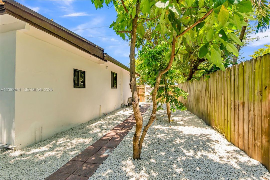 En Venta: $515,000 (4 camas, 2 baños, 1130 Pies cuadrados)