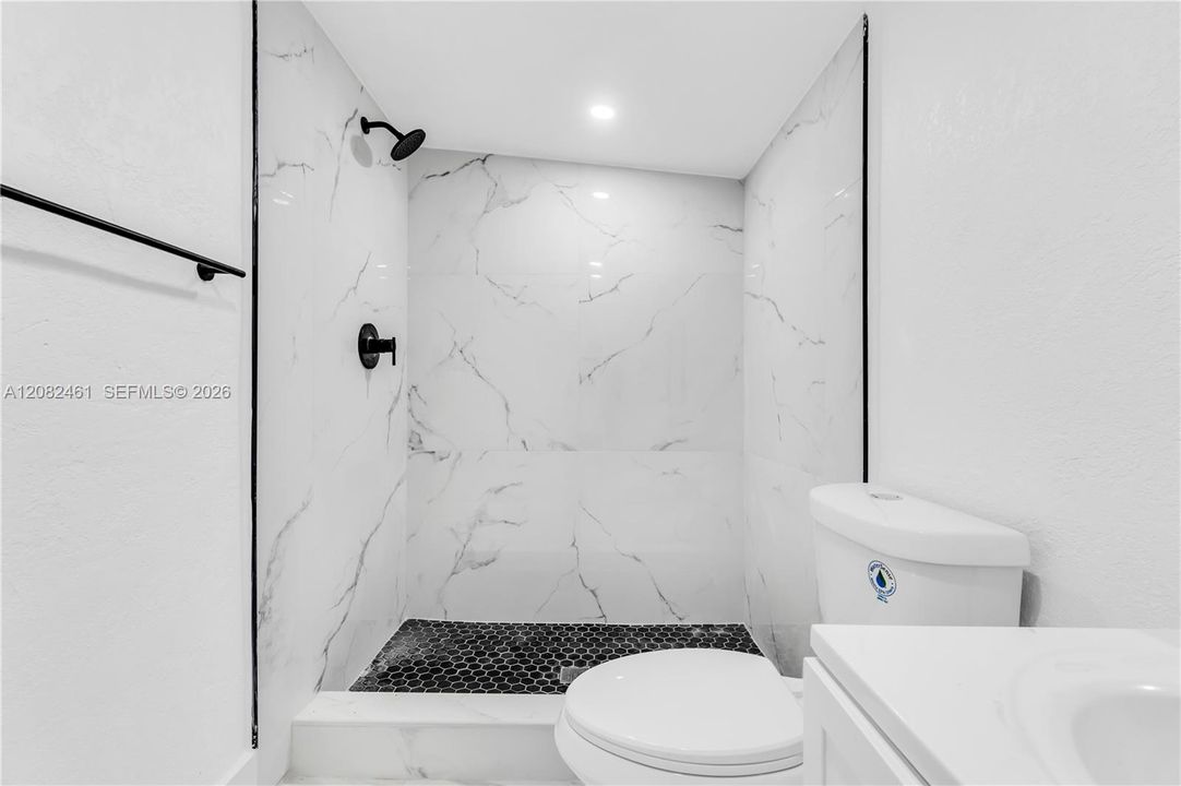 En Venta: $515,000 (4 camas, 2 baños, 1130 Pies cuadrados)