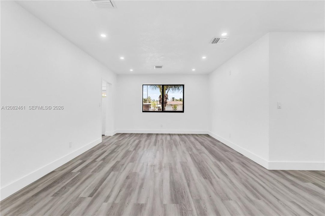 En Venta: $515,000 (4 camas, 2 baños, 1130 Pies cuadrados)