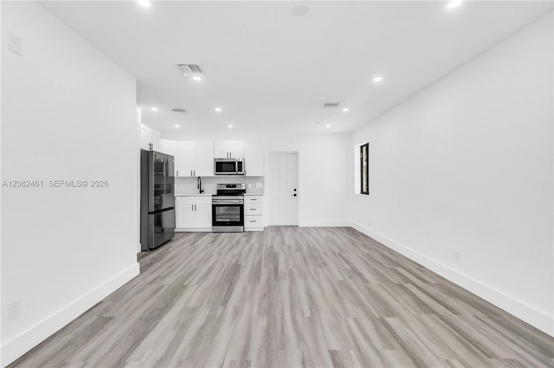 En Venta: $515,000 (4 camas, 2 baños, 1130 Pies cuadrados)