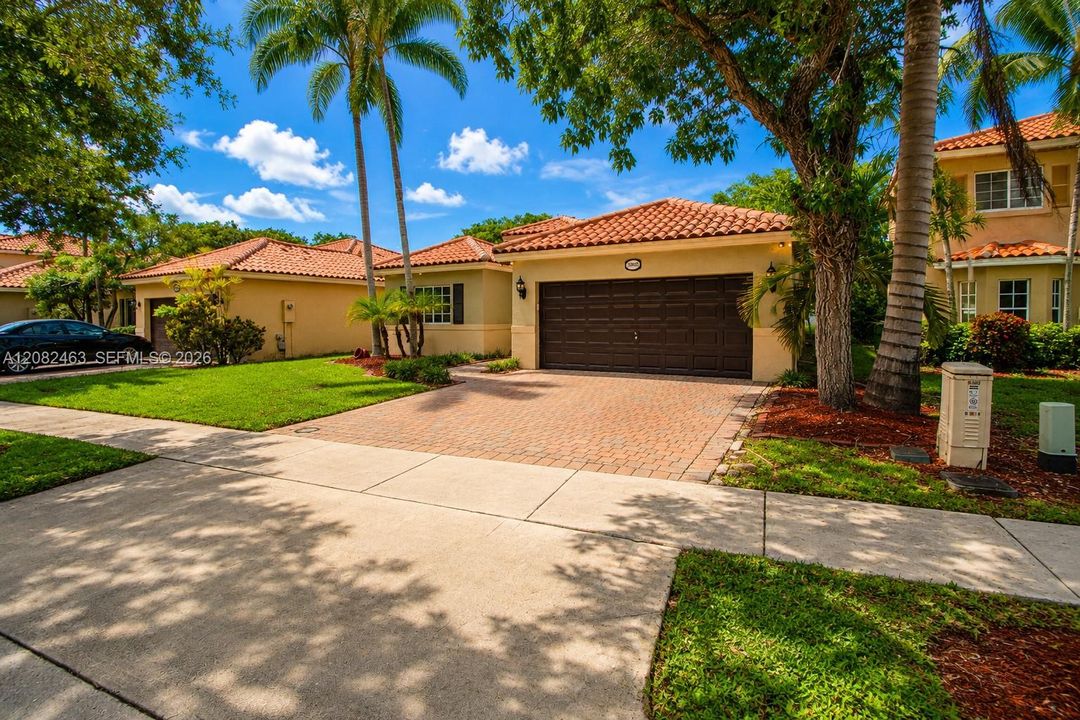 For Sale: $469,000 (3 beds, 2 baths, 1577 Square Feet)