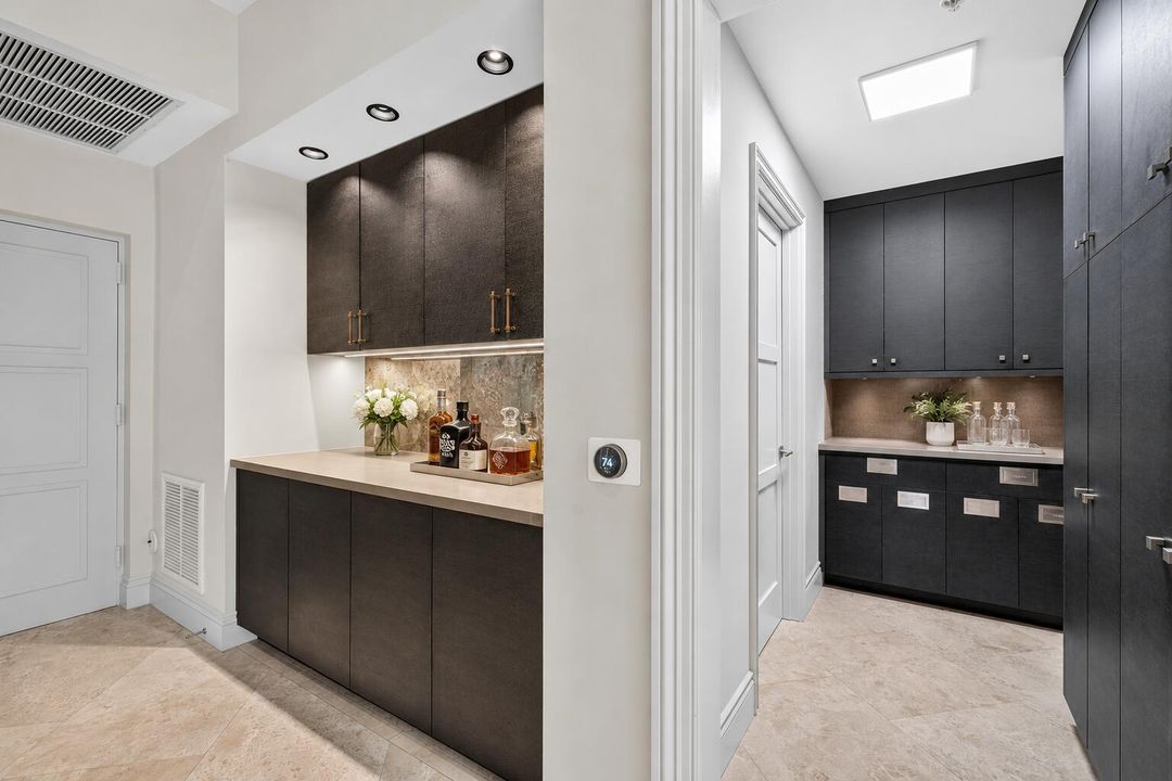 Bar & pantry