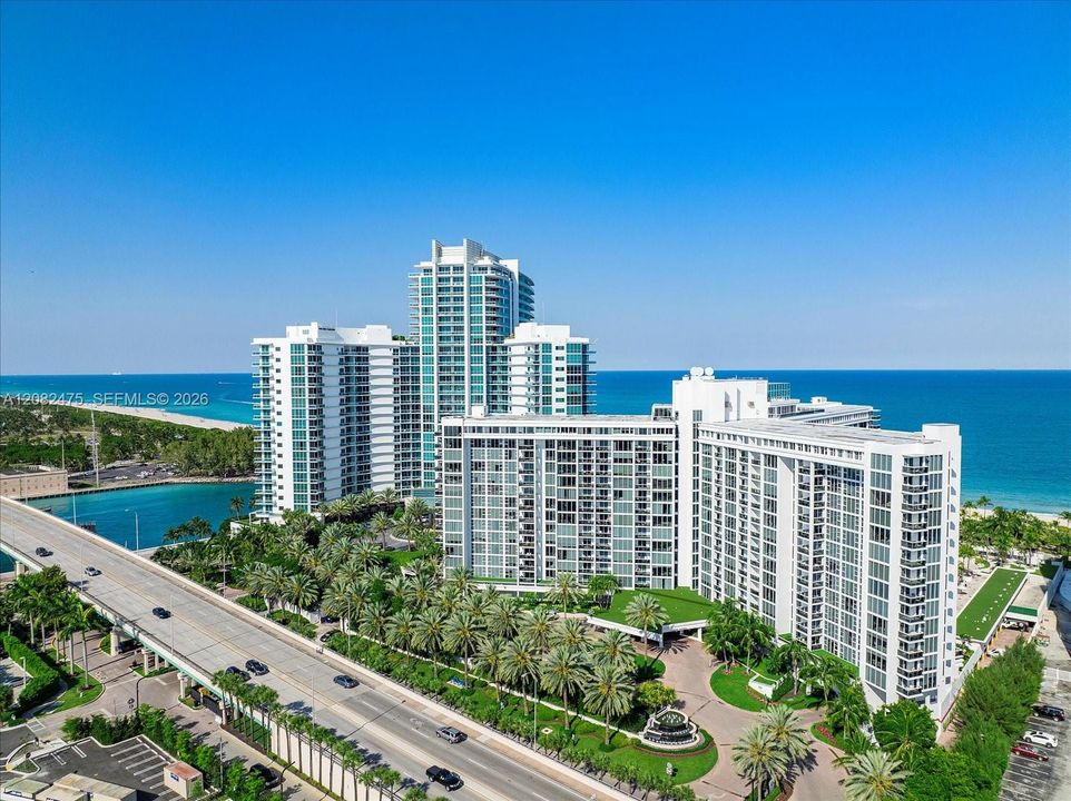 For Sale: $1,160,000 (2 beds, 2 baths, 1056 Square Feet)