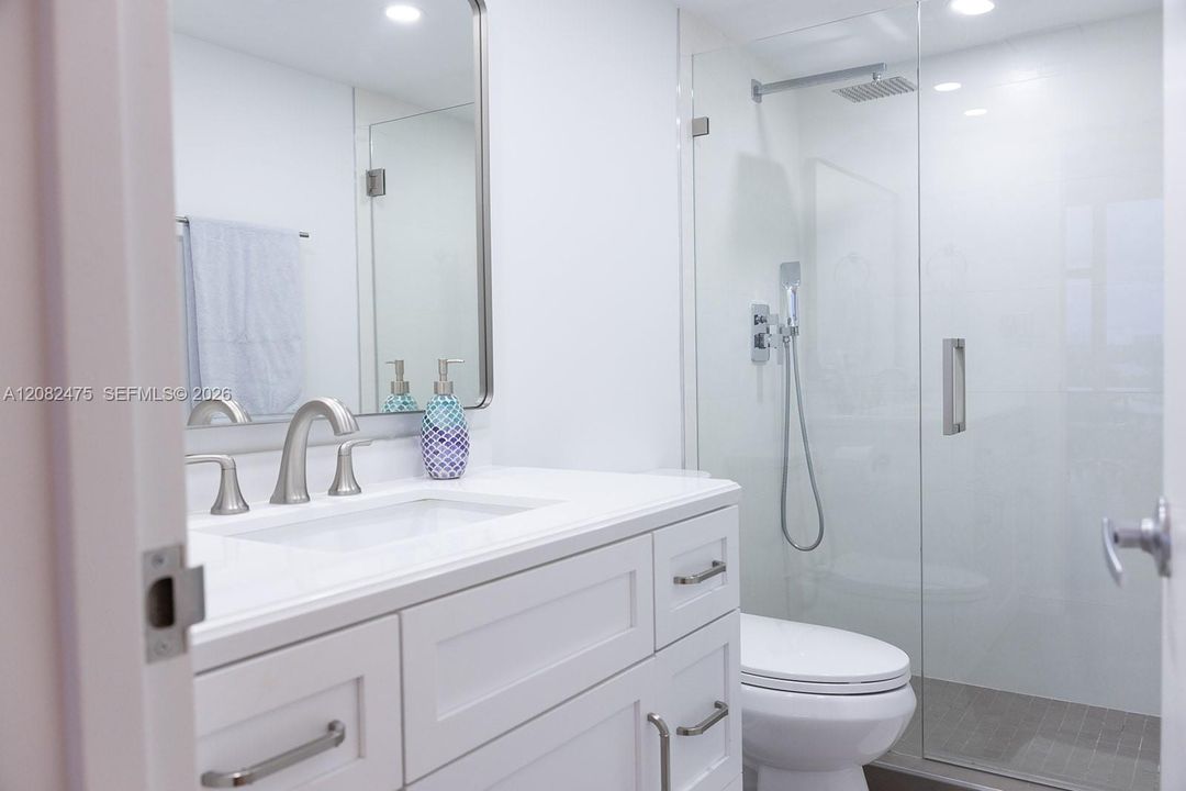 For Sale: $1,160,000 (2 beds, 2 baths, 1056 Square Feet)