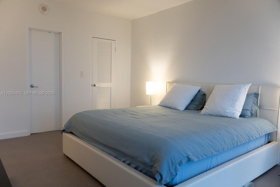 For Sale: $1,160,000 (2 beds, 2 baths, 1056 Square Feet)