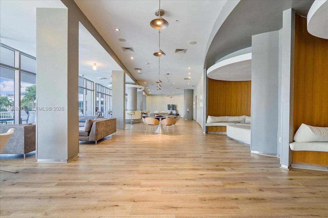 For Sale: $1,160,000 (2 beds, 2 baths, 1056 Square Feet)