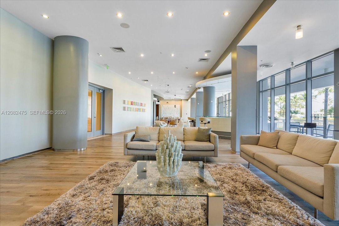 For Sale: $1,160,000 (2 beds, 2 baths, 1056 Square Feet)