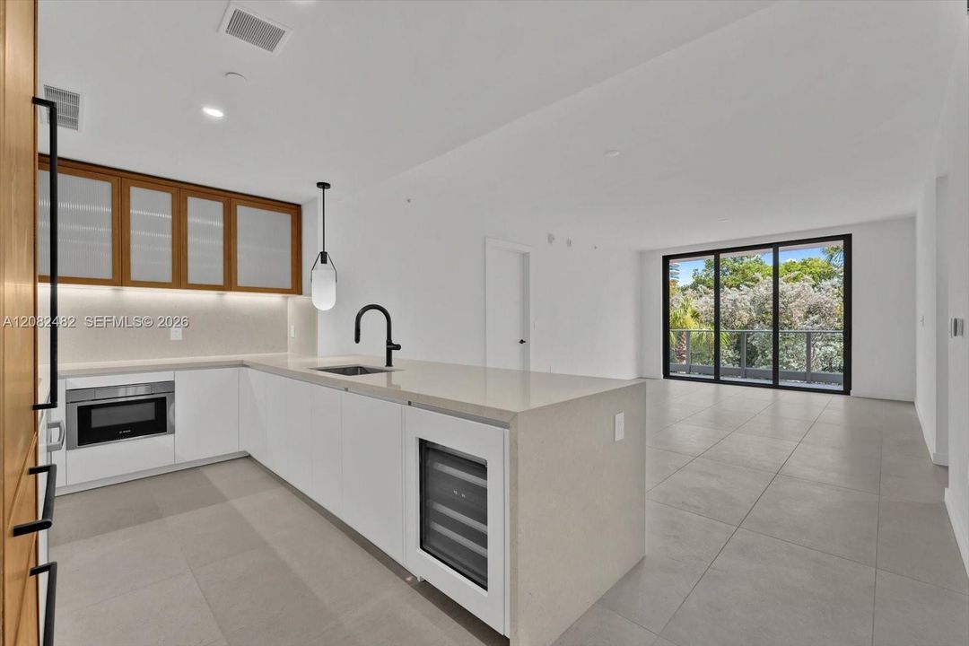 For Rent: $12,500 (3 beds, 3 baths, 1652 Square Feet)