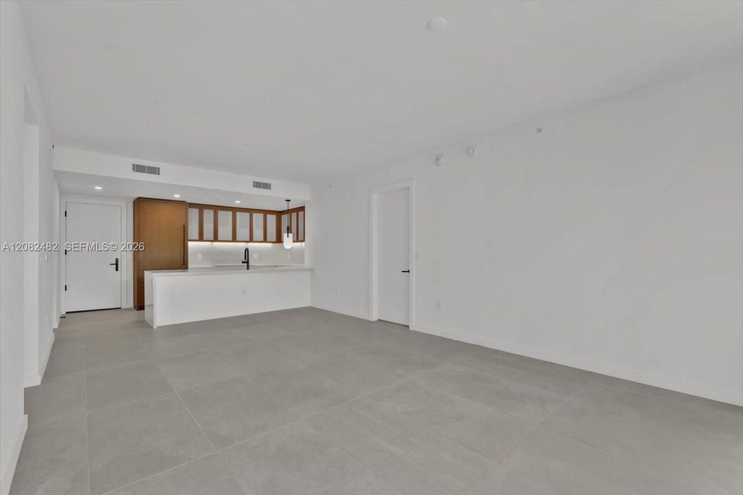 For Rent: $12,500 (3 beds, 3 baths, 1652 Square Feet)