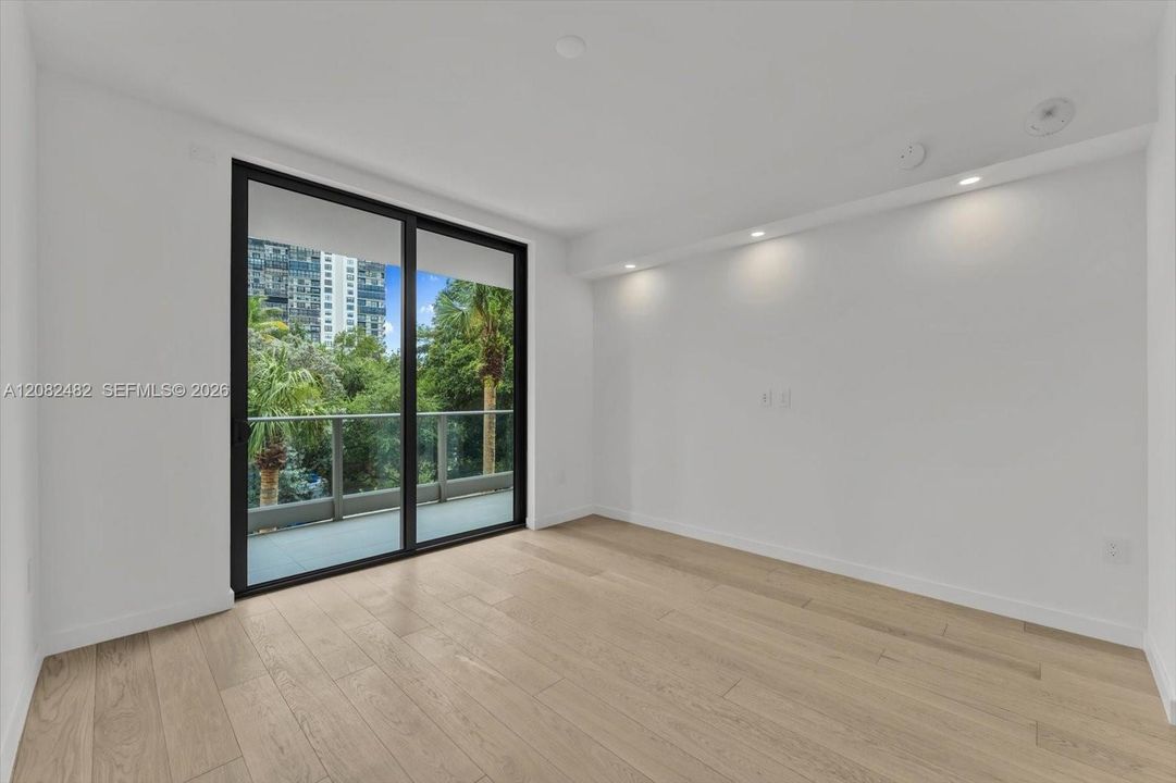 For Rent: $12,500 (3 beds, 3 baths, 1652 Square Feet)