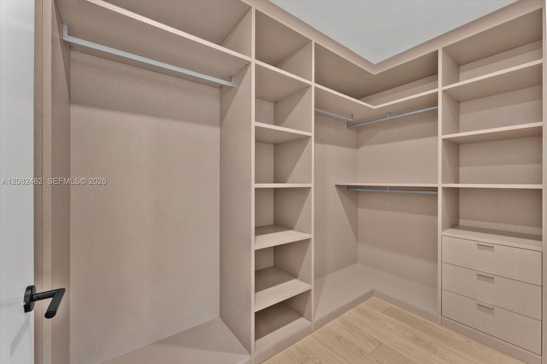 For Rent: $12,500 (3 beds, 3 baths, 1652 Square Feet)