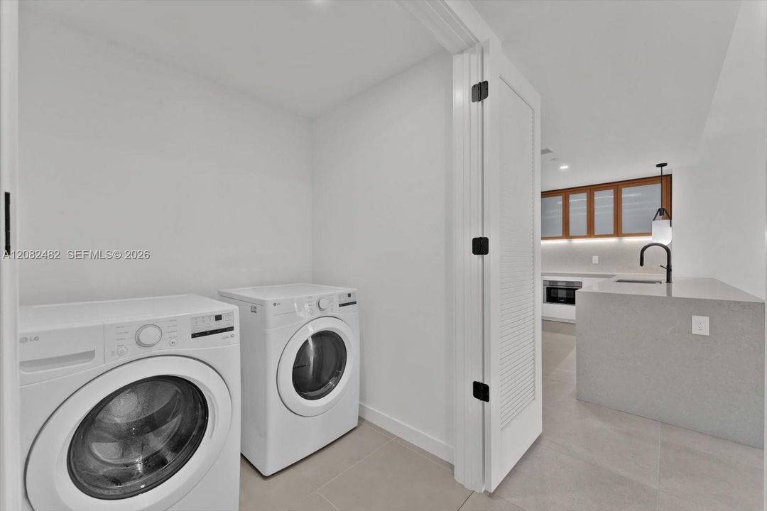 For Rent: $12,500 (3 beds, 3 baths, 1652 Square Feet)