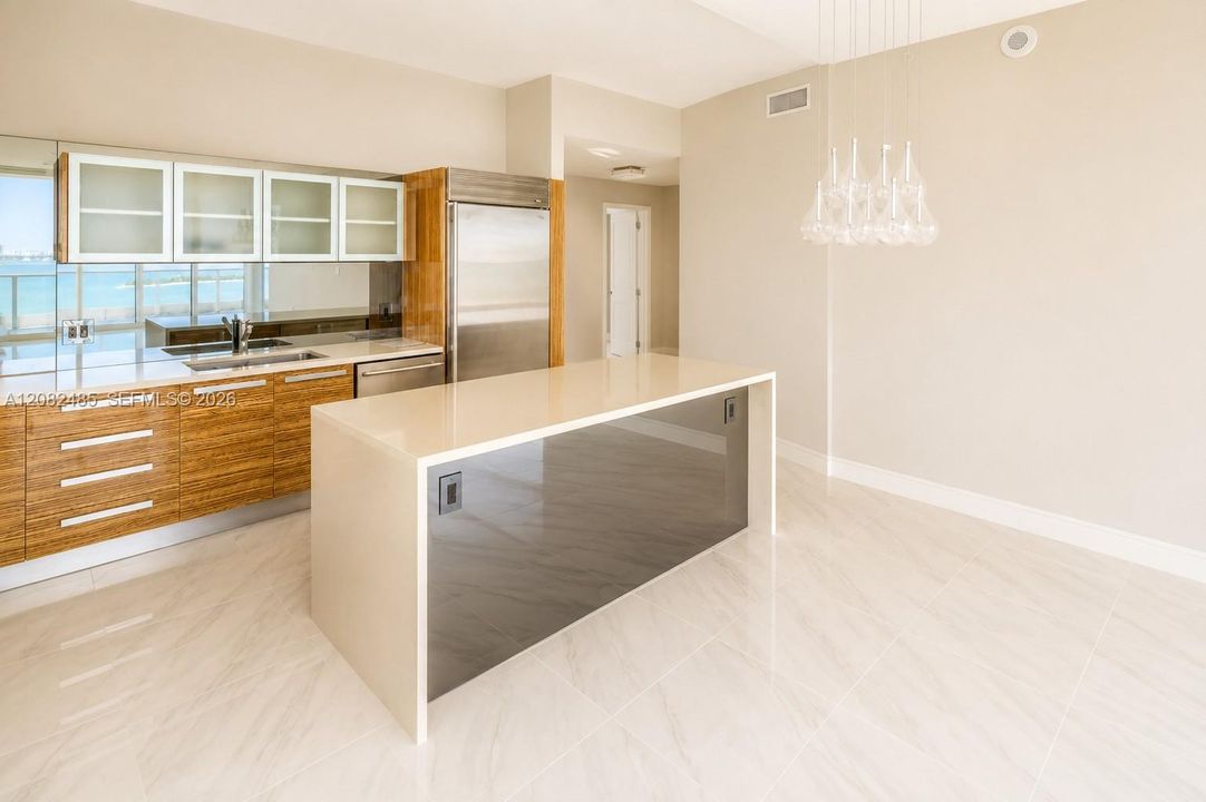 En Venta: $1,795,000 (3 camas, 3 baños, 1679 Pies cuadrados)