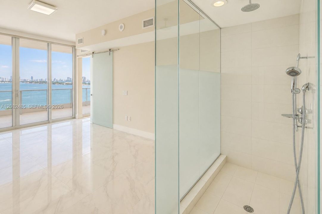 En Venta: $1,795,000 (3 camas, 3 baños, 1679 Pies cuadrados)
