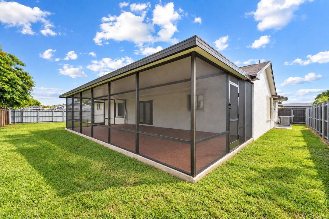 For Sale: $810,000 (4 beds, 2 baths, 1912 Square Feet)