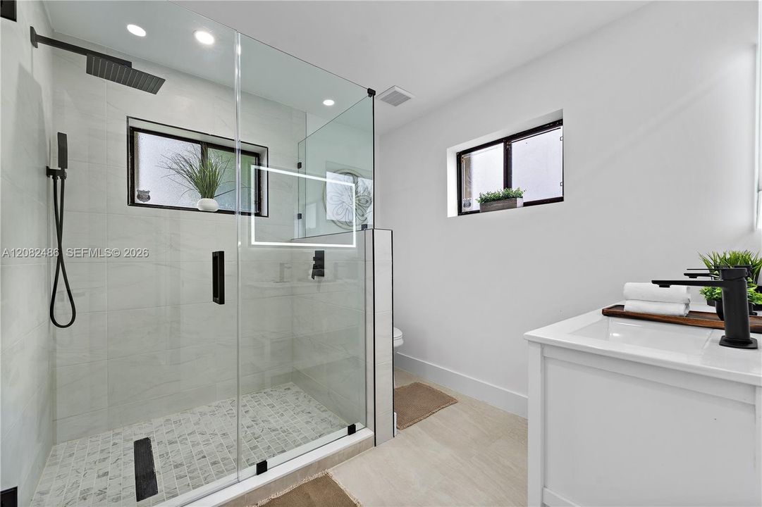For Sale: $810,000 (4 beds, 2 baths, 1912 Square Feet)