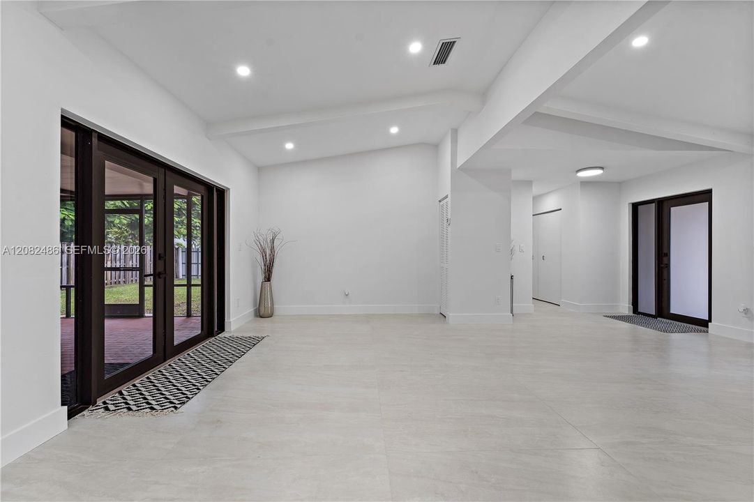 For Sale: $810,000 (4 beds, 2 baths, 1912 Square Feet)