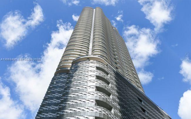 出租: $4,850 (1 贝兹, 1 浴室, 823 平方英尺)