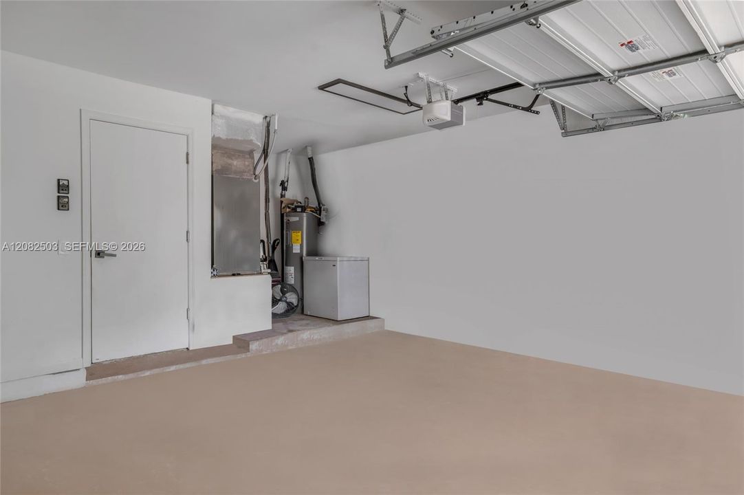Activo con contrato: $8,000 (4 camas, 3 baños, 2533 Pies cuadrados)