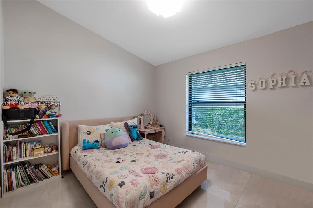 Activo con contrato: $8,000 (4 camas, 3 baños, 2533 Pies cuadrados)
