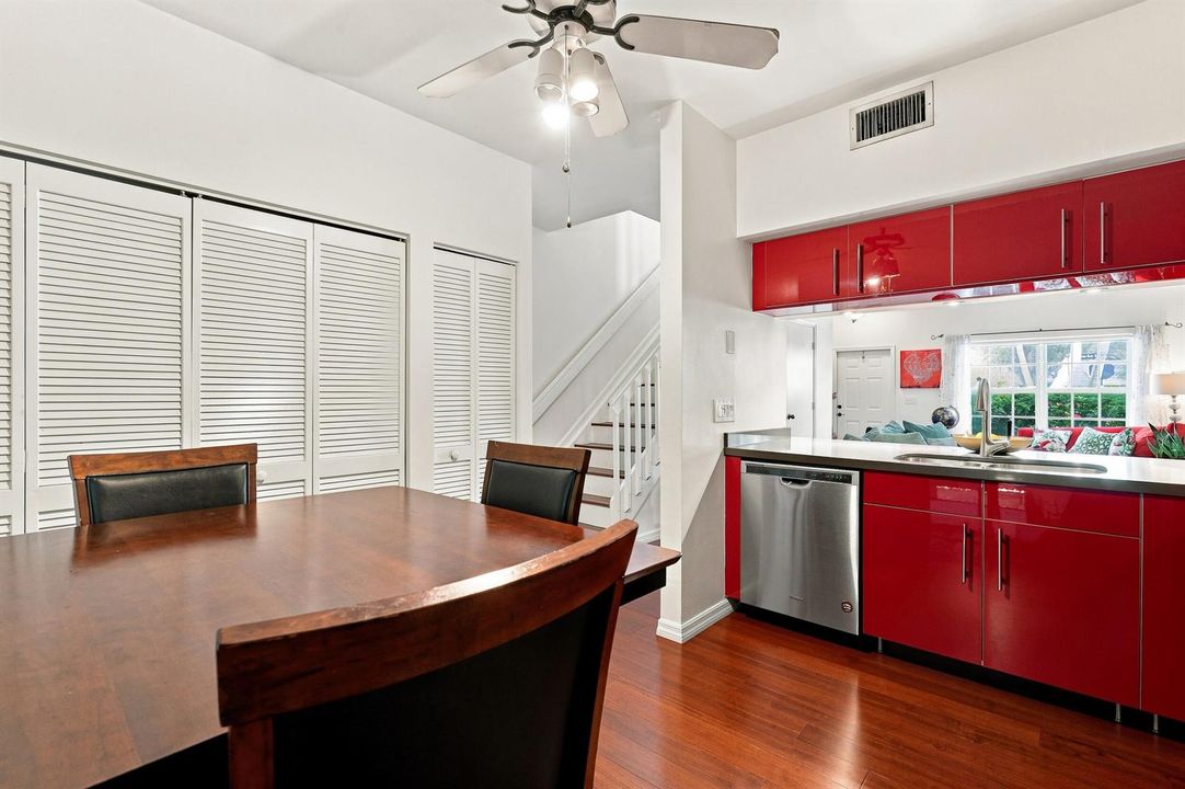 Eat-In Kitchen W/ Laundry