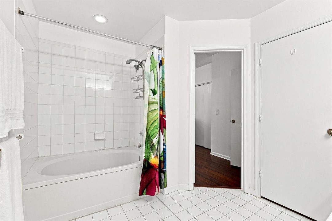 Full Bathroom Upstairs
