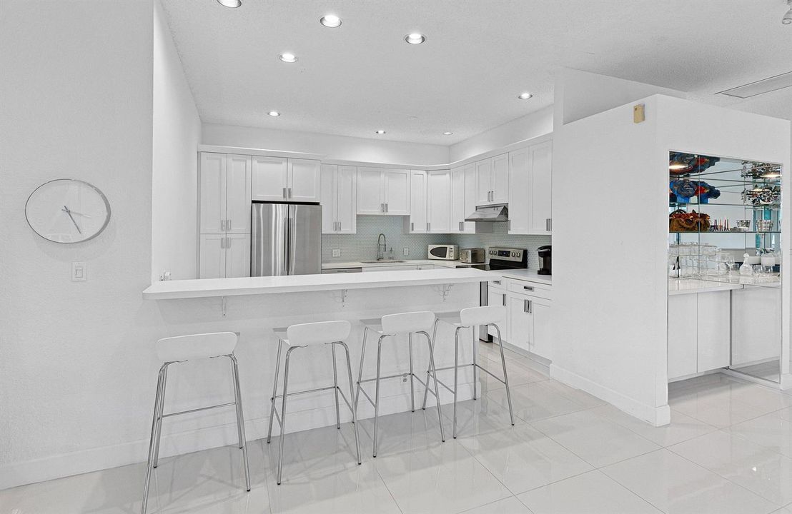Kitchen - Breakfast Island