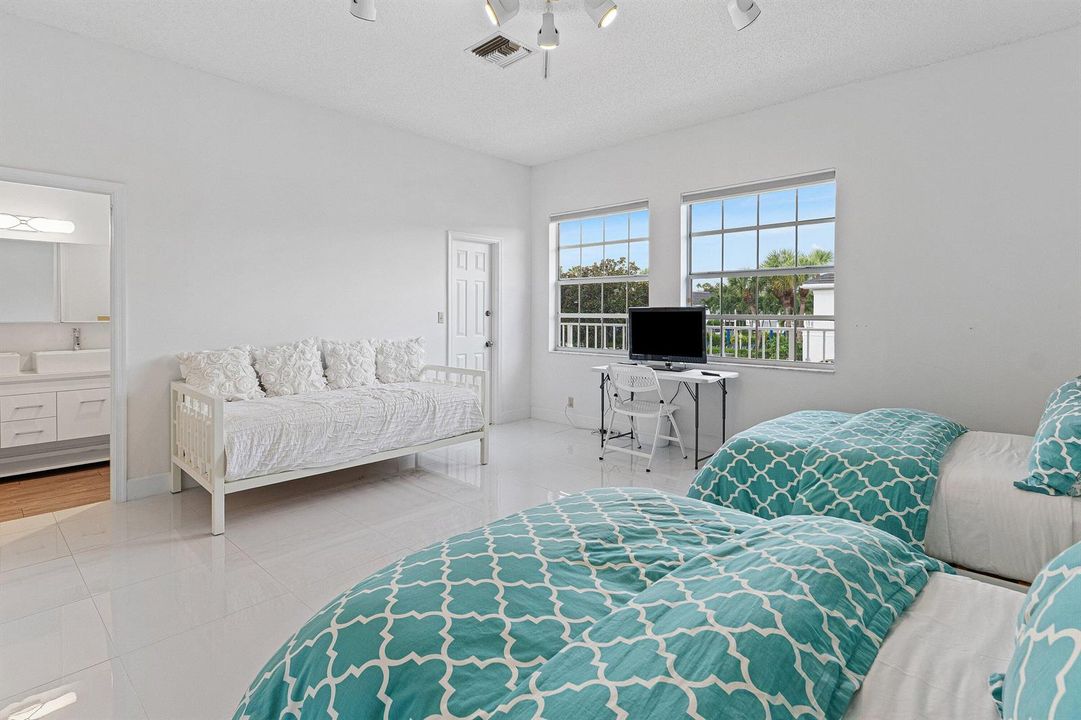 2nd Bedroom