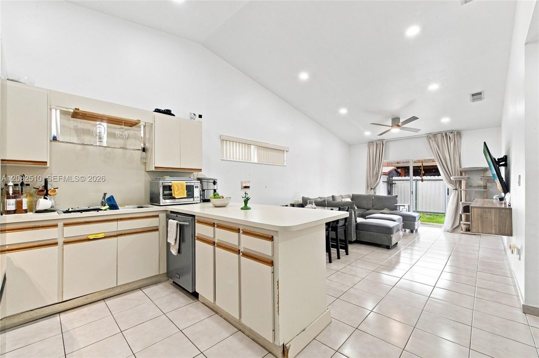 En Venta: $559,900 (3 camas, 2 baños, 1386 Pies cuadrados)
