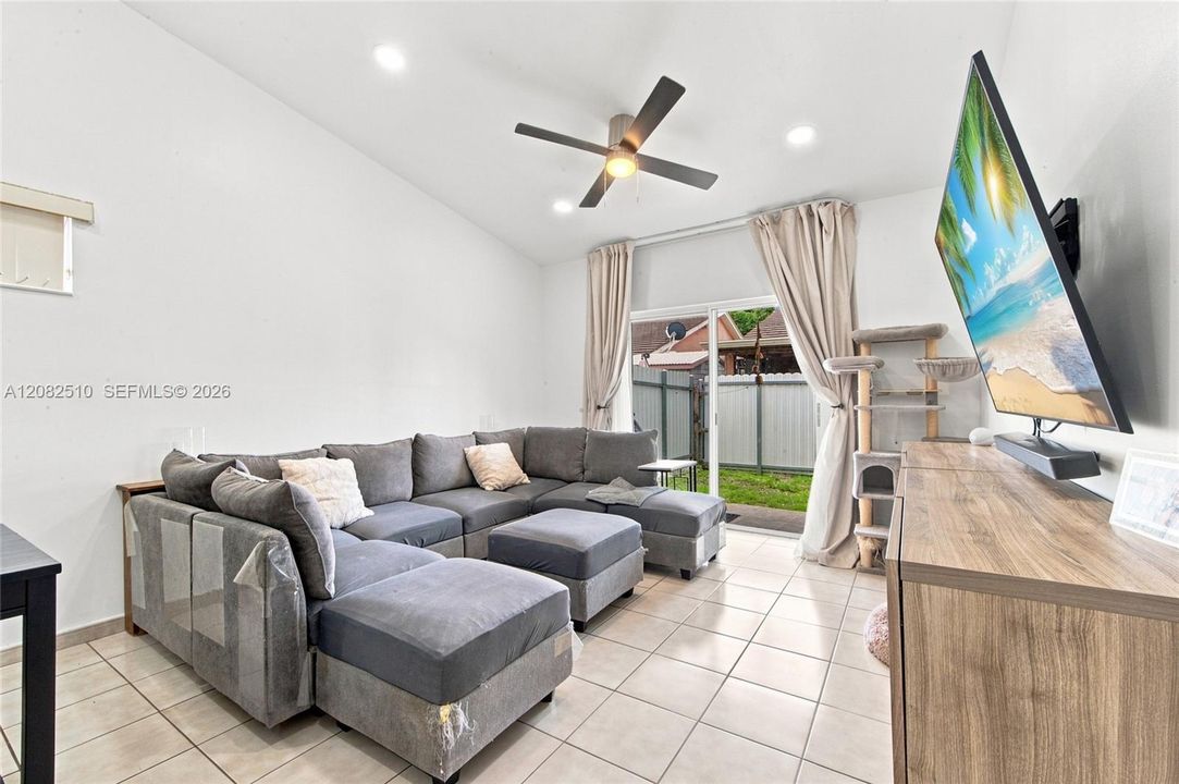 En Venta: $559,900 (3 camas, 2 baños, 1386 Pies cuadrados)