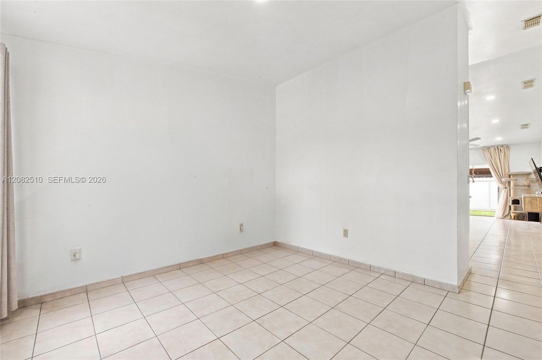 En Venta: $559,900 (3 camas, 2 baños, 1386 Pies cuadrados)