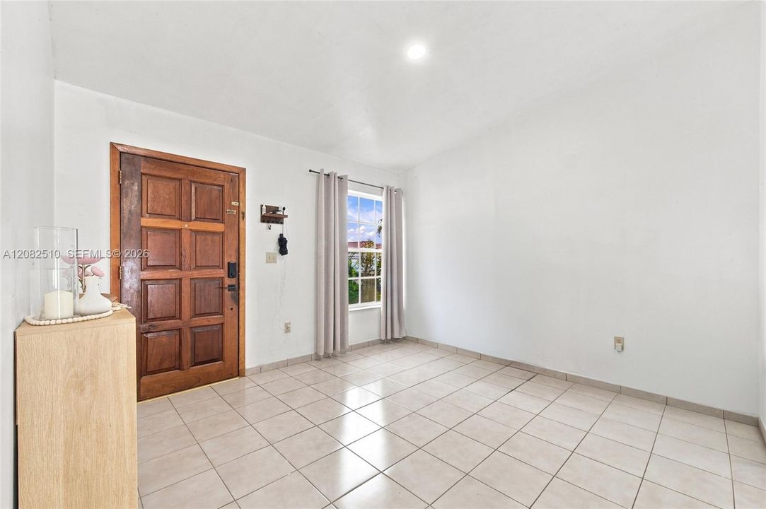 En Venta: $559,900 (3 camas, 2 baños, 1386 Pies cuadrados)
