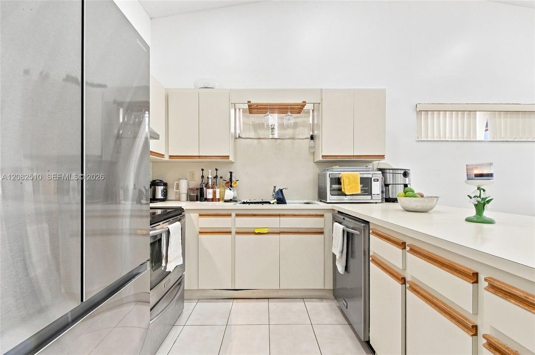 En Venta: $559,900 (3 camas, 2 baños, 1386 Pies cuadrados)