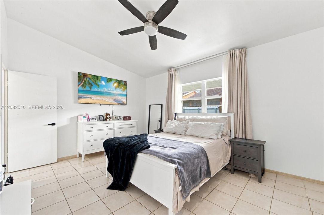 En Venta: $559,900 (3 camas, 2 baños, 1386 Pies cuadrados)