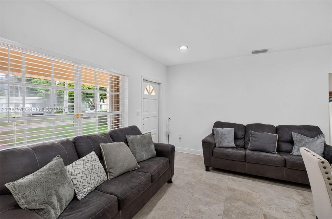 En Venta: $750,000 (3 camas, 2 baños, 1282 Pies cuadrados)