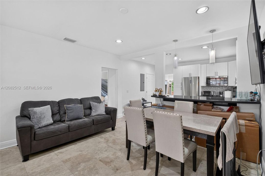En Venta: $750,000 (3 camas, 2 baños, 1282 Pies cuadrados)
