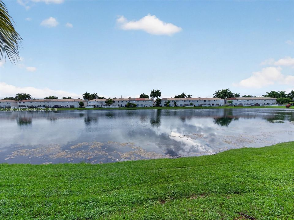 For Sale: $295,000 (2 beds, 2 baths, 1046 Square Feet)