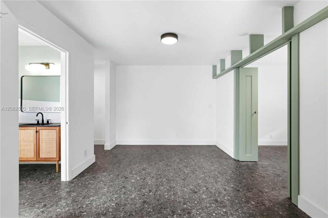 В аренду: $2,200 (2 спален, 1 ванн, 600 Квадратных фут)