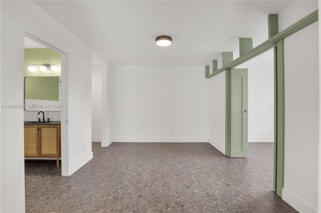 В аренду: $2,200 (2 спален, 1 ванн, 600 Квадратных фут)
