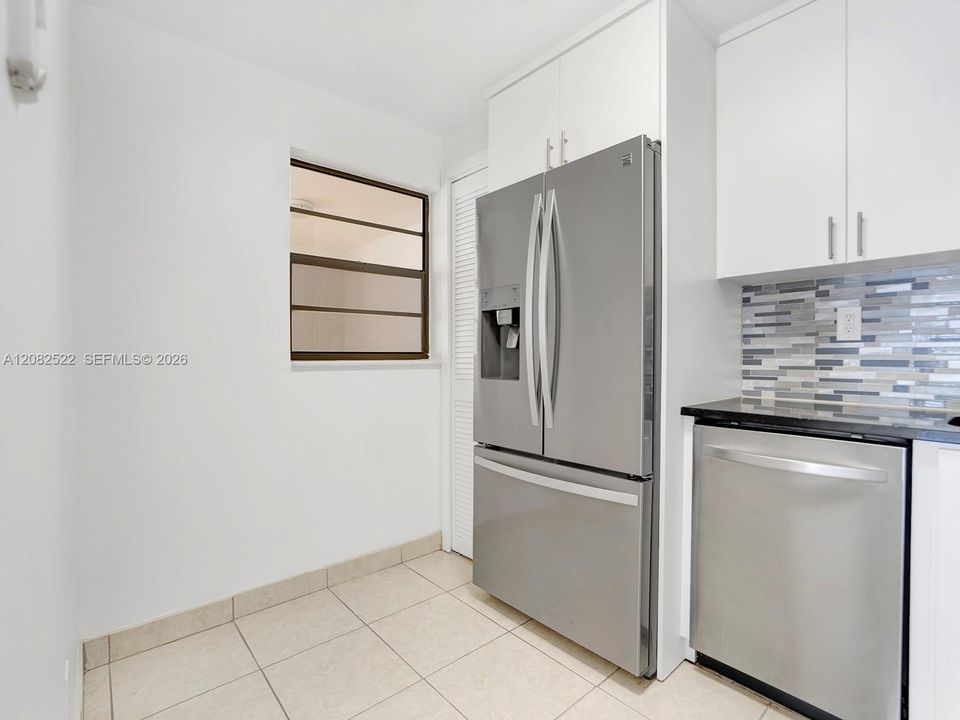 For Rent: $3,200 (2 beds, 2 baths, 1056 Square Feet)