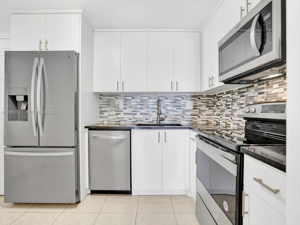 For Rent: $3,200 (2 beds, 2 baths, 1056 Square Feet)