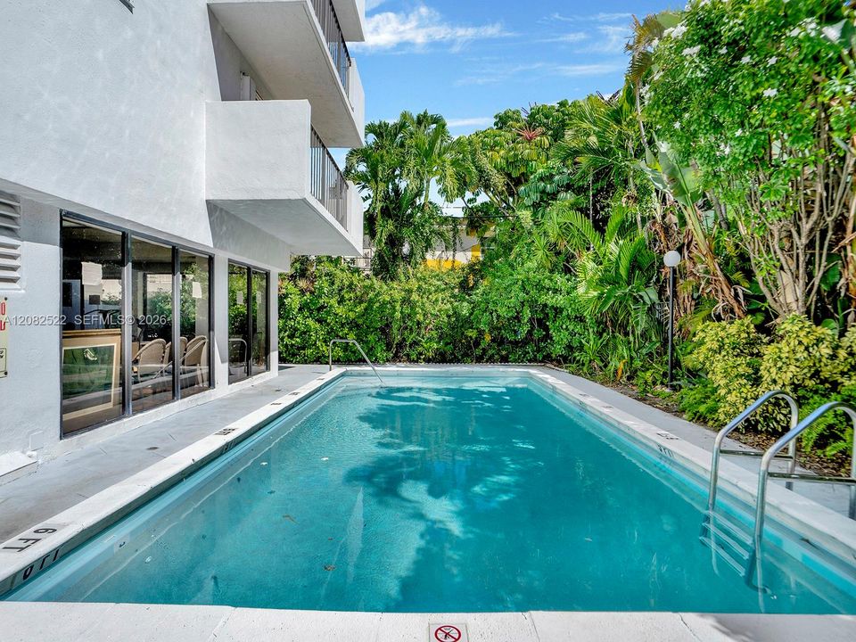 For Rent: $3,200 (2 beds, 2 baths, 1056 Square Feet)