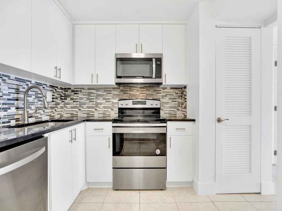 For Rent: $3,200 (2 beds, 2 baths, 1056 Square Feet)
