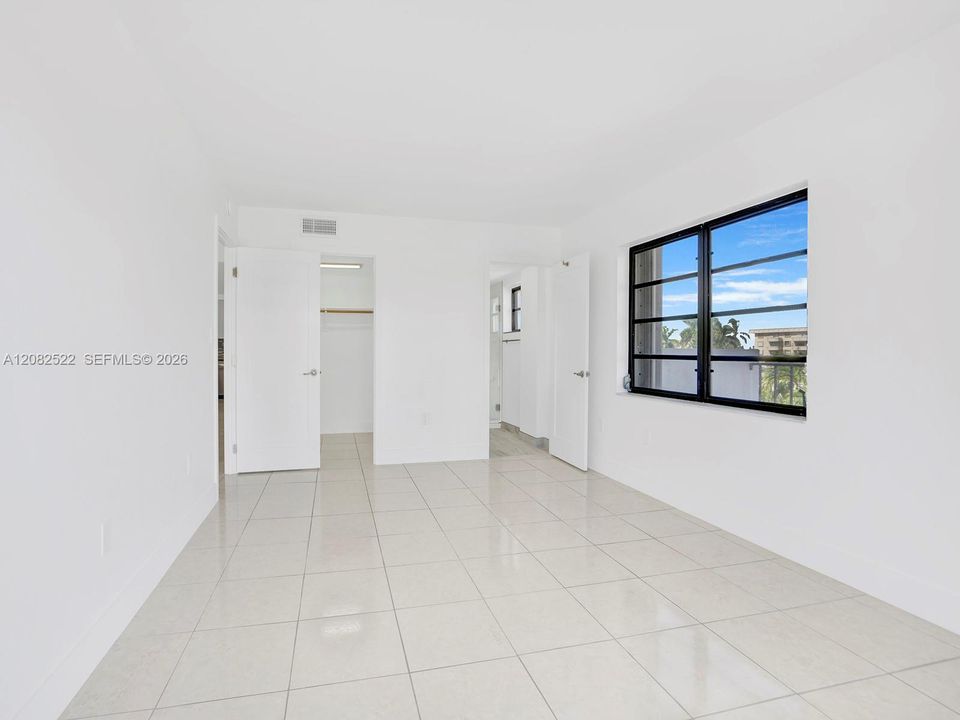 For Rent: $3,200 (2 beds, 2 baths, 1056 Square Feet)