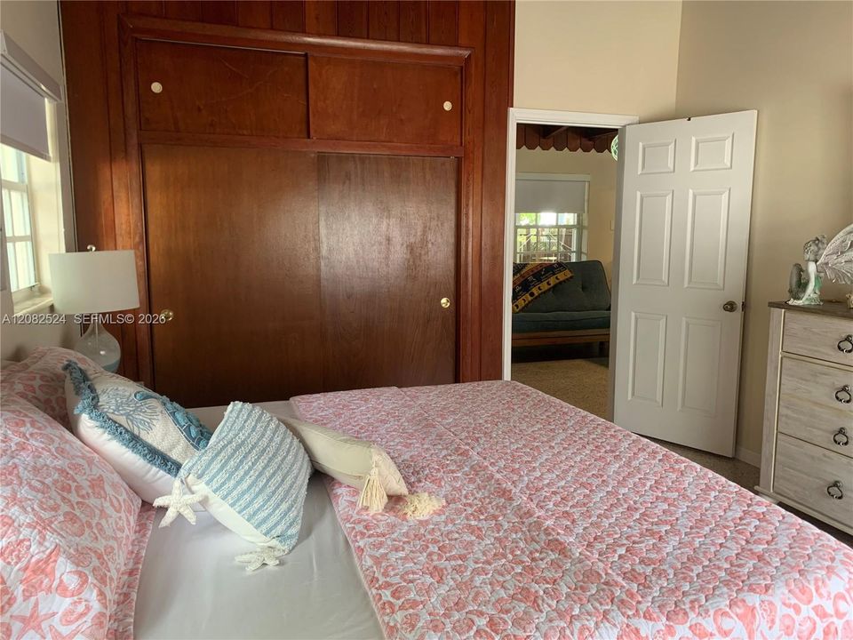 For Rent: $3,200 (1 beds, 1 baths, 900 Square Feet)